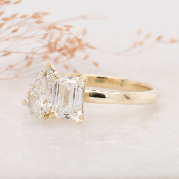 Noah James Jewellers Manchester In Stock Engagement Ring Venus Toi et Moi Style 2 Stone Lab Grown Diamond Ring - Yellow Gold Lab Grown Diamond Moissanite